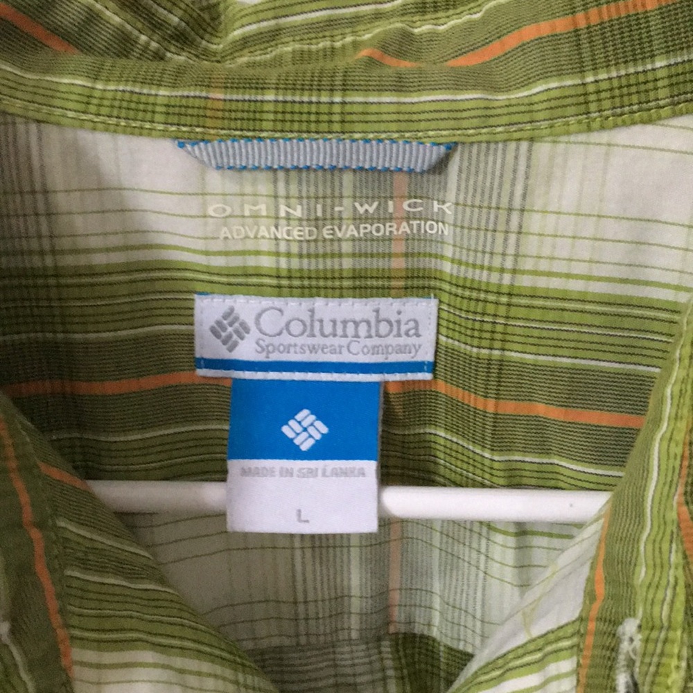 LAST CHANCE!! Men’s Columbia button down - Picture 2 of 8